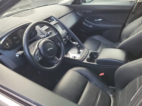 Used 2018 Jaguar E-PACE SE image 4