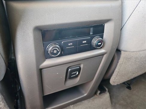 Used 2018 Chevrolet Traverse LT image 17