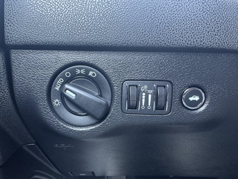Used 2019 Dodge Charger SXT image 17