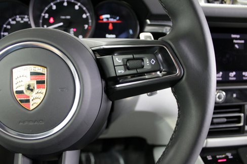 Certified 2025 Porsche Macan image 28