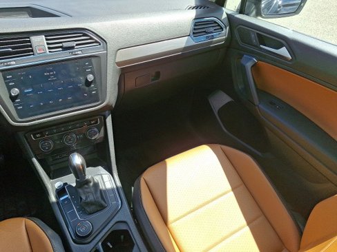 Used 2019 Volkswagen Tiguan SE w/ Panoramic Sunroof Package image 16