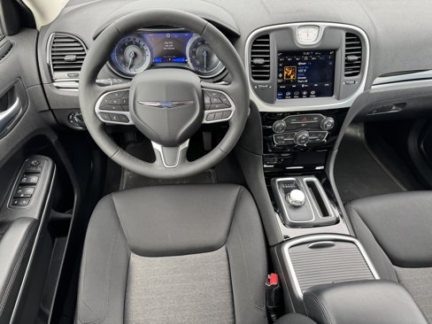 Used 2023 Chrysler 300 Touring w/ Sport Appearance Package image 15