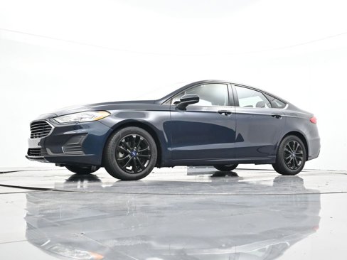Used 2020 Ford Fusion SE image 31