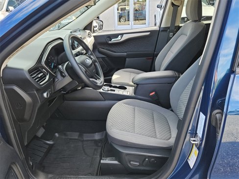 Used 2020 Ford Escape SE image 2