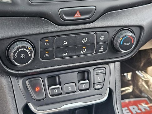 Used 2020 GMC Terrain SLE image 23