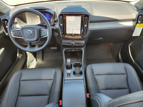 New 2025 Volvo XC40 B5 Core w/ Climate Package image 15