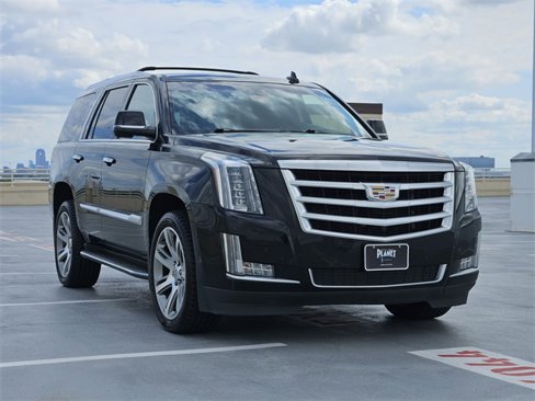 Used 2015 Cadillac Escalade Luxury image 3