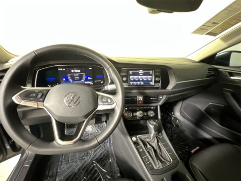 Used 2022 Volkswagen Jetta SE image 11