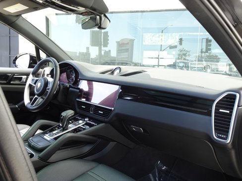Used 2022 Porsche Cayenne Platinum Edition image 23