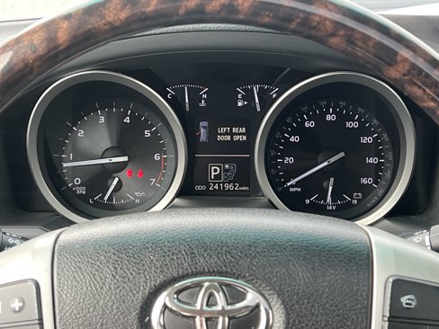 Used 2014 Toyota Land Cruiser image 31