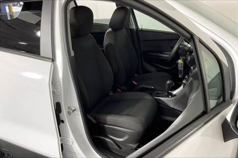 Used 2022 Chevrolet Trax LS w/ Tint and Cruise Package image 10