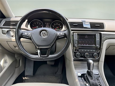 Used 2018 Volkswagen Passat 2.0T SE image 7