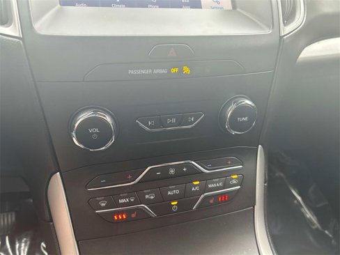 Used 2020 Ford Edge SEL w/ Cold Weather Package image 31