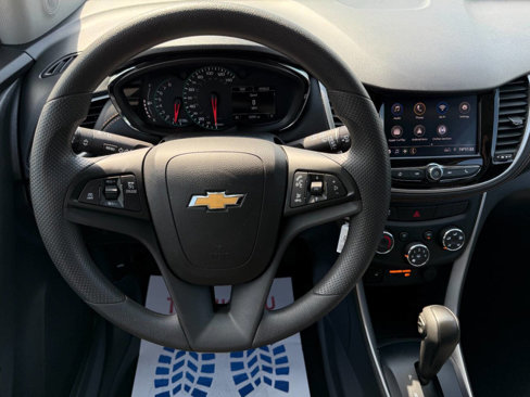 Used 2022 Chevrolet Trax LS w/ Tint and Cruise Package image 15
