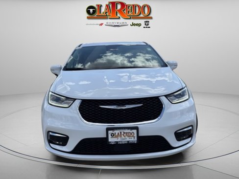 Used 2022 Chrysler Pacifica Touring-L image 2