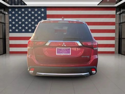 Used 2018 Mitsubishi Outlander SEL image 6