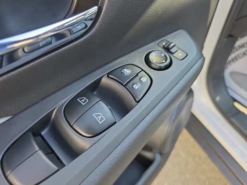 Used 2024 Nissan Kicks SR w/ SR Premium Package image 18