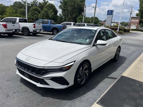 Certified 2024 Hyundai Elantra SEL w/ Convenience Package image 3
