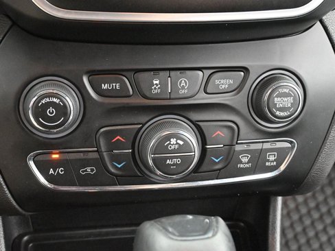 Used 2019 Jeep Cherokee Trailhawk image 21