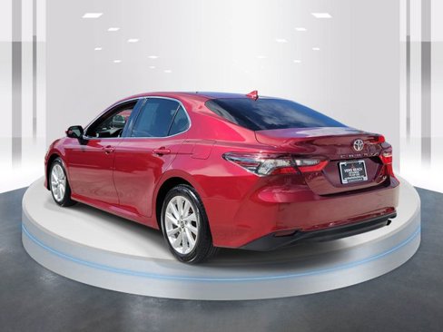 Used 2021 Toyota Camry LE image 4