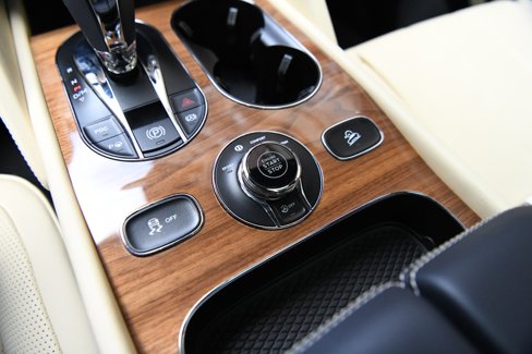 Used 2023 Bentley Bentayga Extended Wheelbase image 18