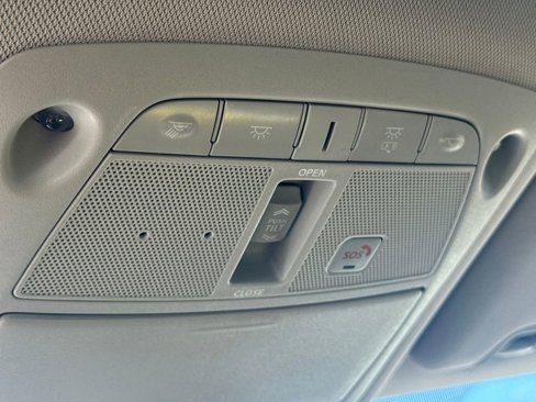 Used 2018 Nissan Rogue SL w/ Premium Package image 31