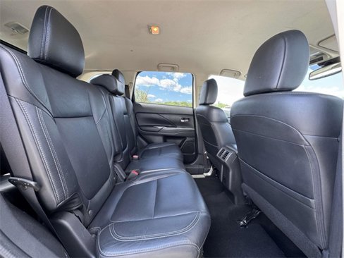 Used 2020 Mitsubishi Outlander AWD image 15