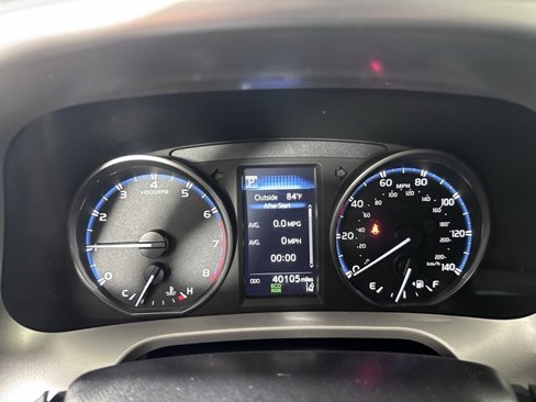 Used 2018 Toyota RAV4 LE image 25