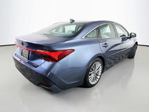 Used 2019 Toyota Avalon Limited image 7