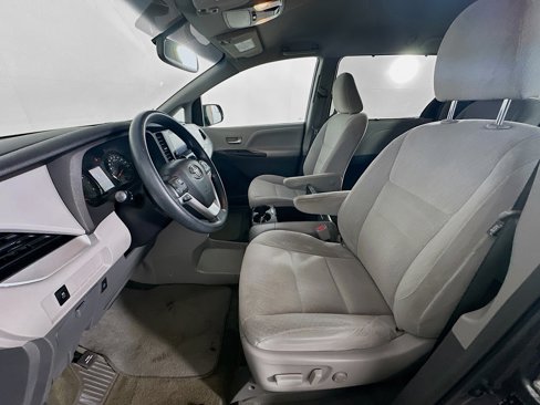 Used 2015 Toyota Sienna LE image 13