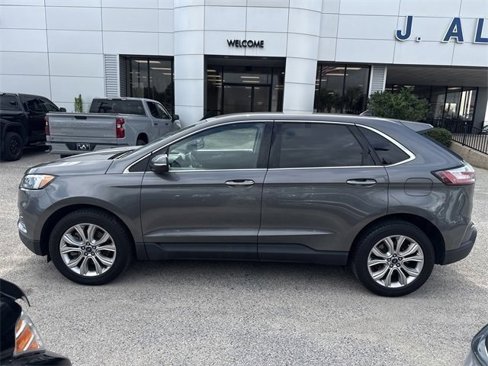 Used 2022 Ford Edge Titanium image 2