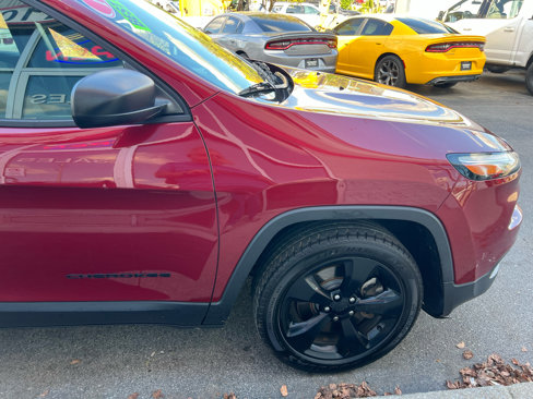 Used 2017 Jeep Cherokee Sport image 8