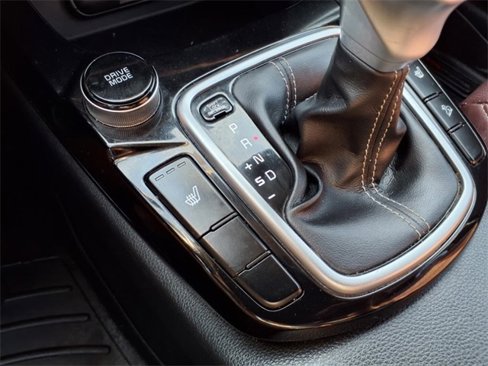 Certified 2022 Kia Seltos SX w/ Sunroof Package image 39