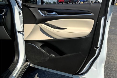 Used 2022 Buick Enclave Essence image 25