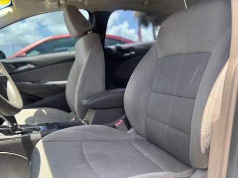 Used 2018 Chevrolet Cruze LT w/ RS Package image 18