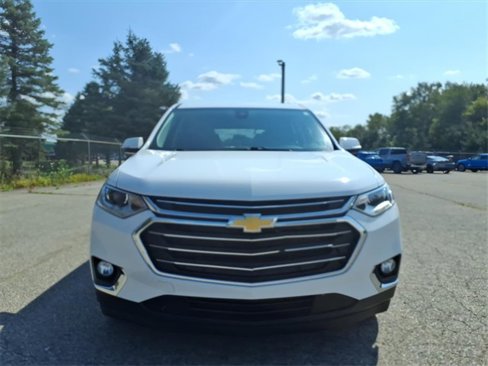 Used 2020 Chevrolet Traverse LT image 2