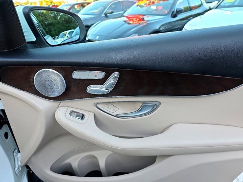 Used 2019 Mercedes-Benz GLC 300 4MATIC w/ Premium Package image 47