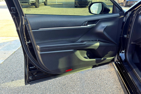 Used 2021 Toyota Camry SE image 18