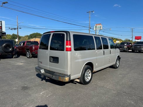 Used 2009 Chevrolet Express 1500 AWD Passenger w/ LT Preferred Equipment Group image 3