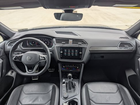 Used 2022 Volkswagen Tiguan SEL R-Line image 31