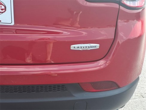 Used 2024 Jeep Compass Latitude image 25