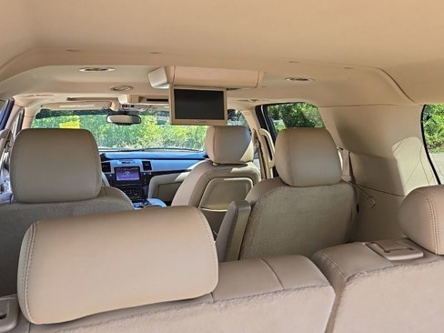 Used 2012 Cadillac Escalade ESV Luxury image 40