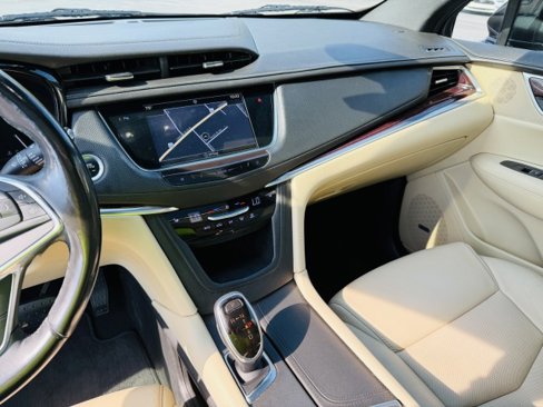 Used 2018 Cadillac XT5 Luxury w/ Driver Awareness Package image 9