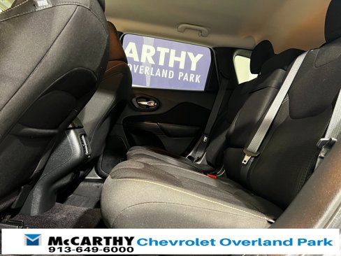 Used 2016 Jeep Cherokee Latitude image 23