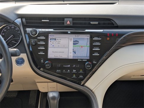 Used 2020 Toyota Camry XLE image 16