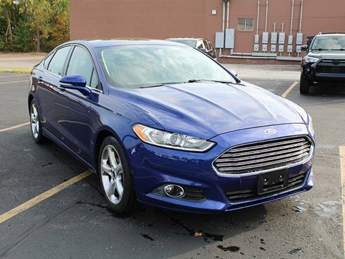 Used 2015 Ford Fusion SE w/ Equipment Group 201A image 4