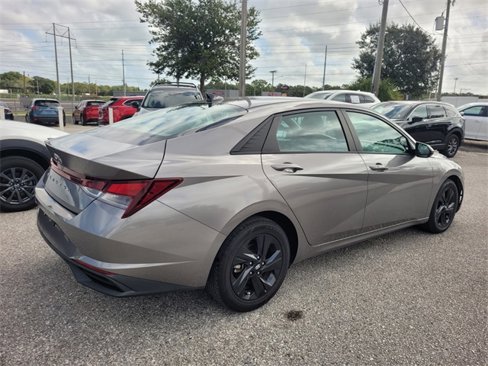 Used 2021 Hyundai Elantra SEL image 11
