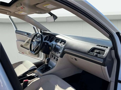Used 2015 Volkswagen Golf TDI SE image 12
