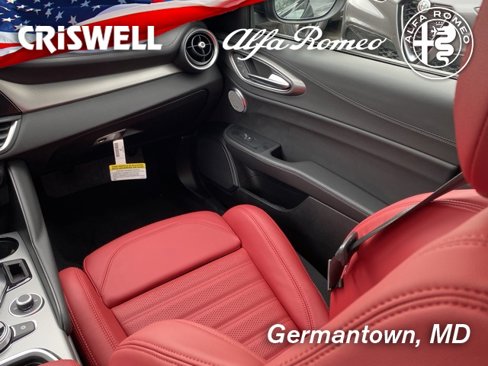 New 2025 Alfa Romeo Giulia AWD image 48