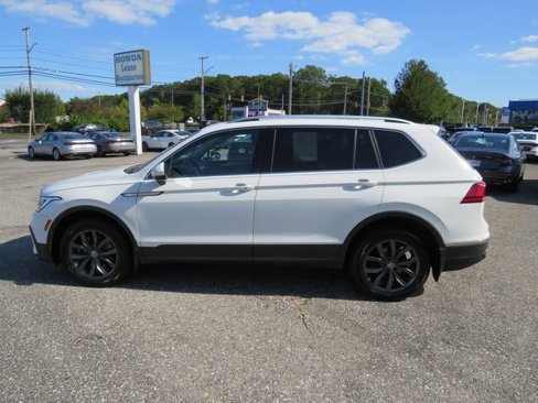 Used 2022 Volkswagen Tiguan SE image 2